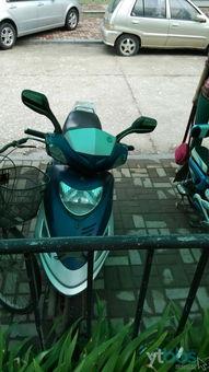 烟台摩托吃瓜,街头一幕引发网友热议