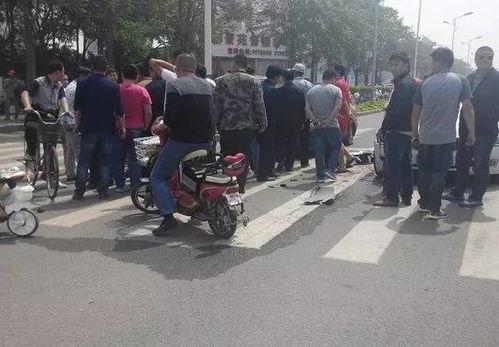 司机吃瓜撞车事件,警钟长鸣安全驾驶