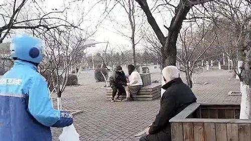 老人点外卖吃瓜,老人点外卖吃瓜的温馨故事